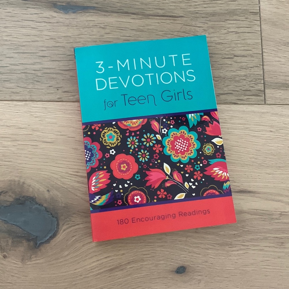 3 - minute devotions for teen girls: 180 encouraging readings